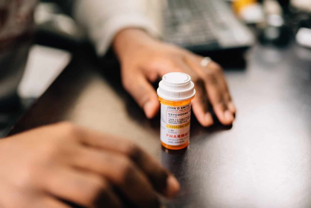 Can You Take Ibuprofen with Oxycodone? Best Analysis 2025 3
