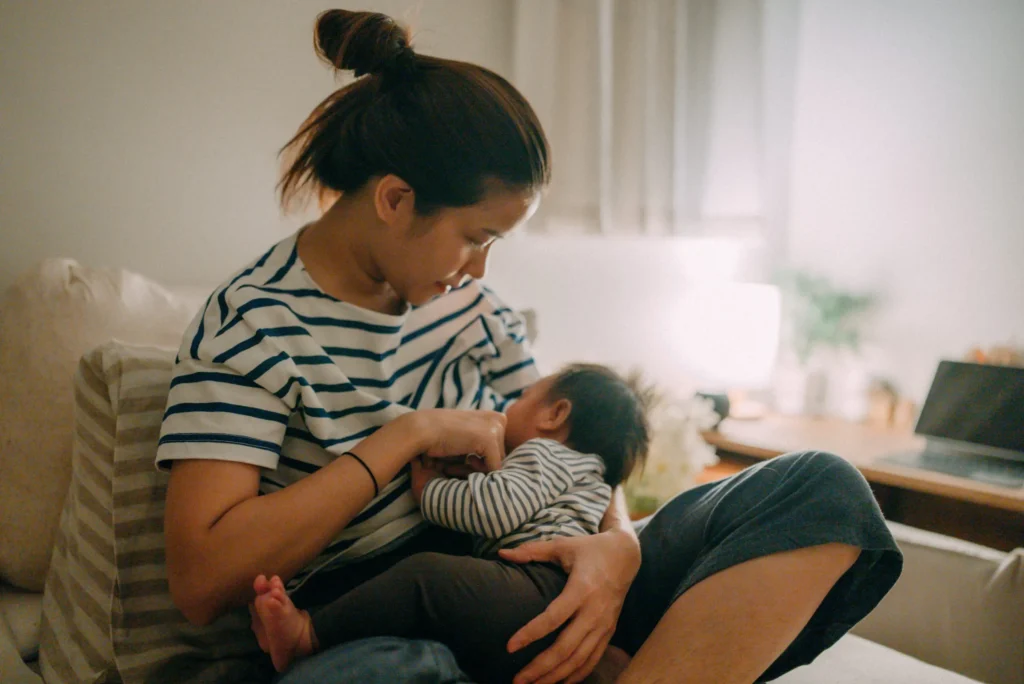 OxyContin and Breastfeeding: Risks, Safety, and Alternatives 2025 3